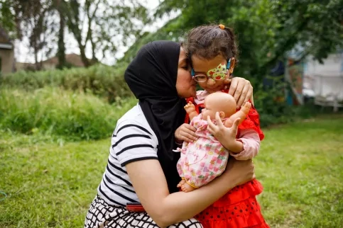  Maison des familles de Villeurbanne - une fillette et sa maman