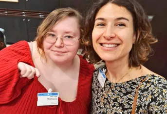 Michelle et Leila à l'assemblée